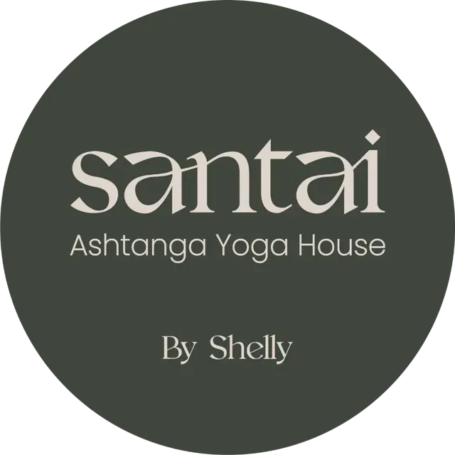 לוגו סנטאי יוגה - סמל הסטודיו ליוגה בהרצליה פיתוח, בבעלות שלי ברדה, מורה לאשטנגה יוגה