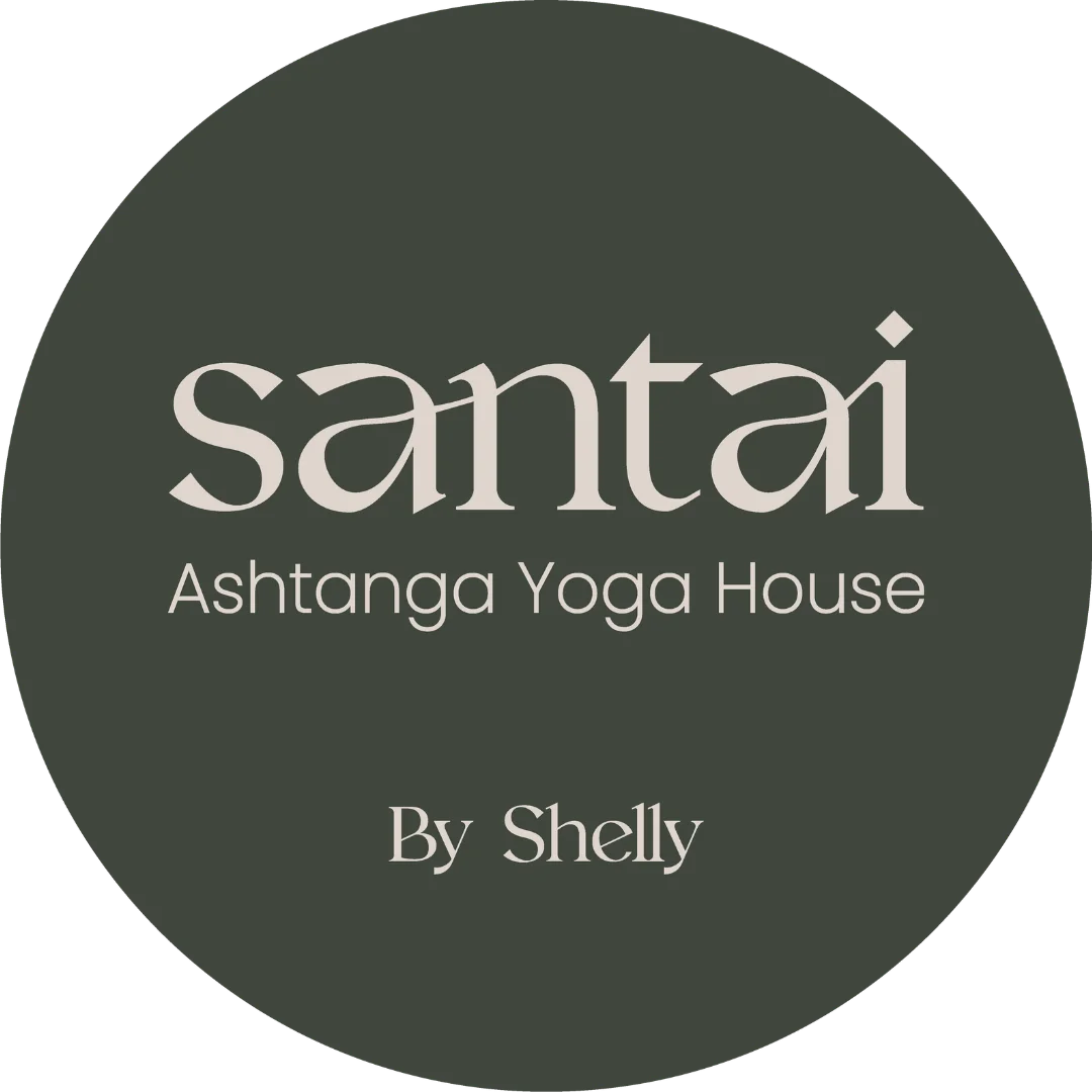 לוגו סנטאי יוגה - סמל הסטודיו ליוגה בהרצליה פיתוח, בבעלות שלי ברדה, מורה לאשטנגה יוגה